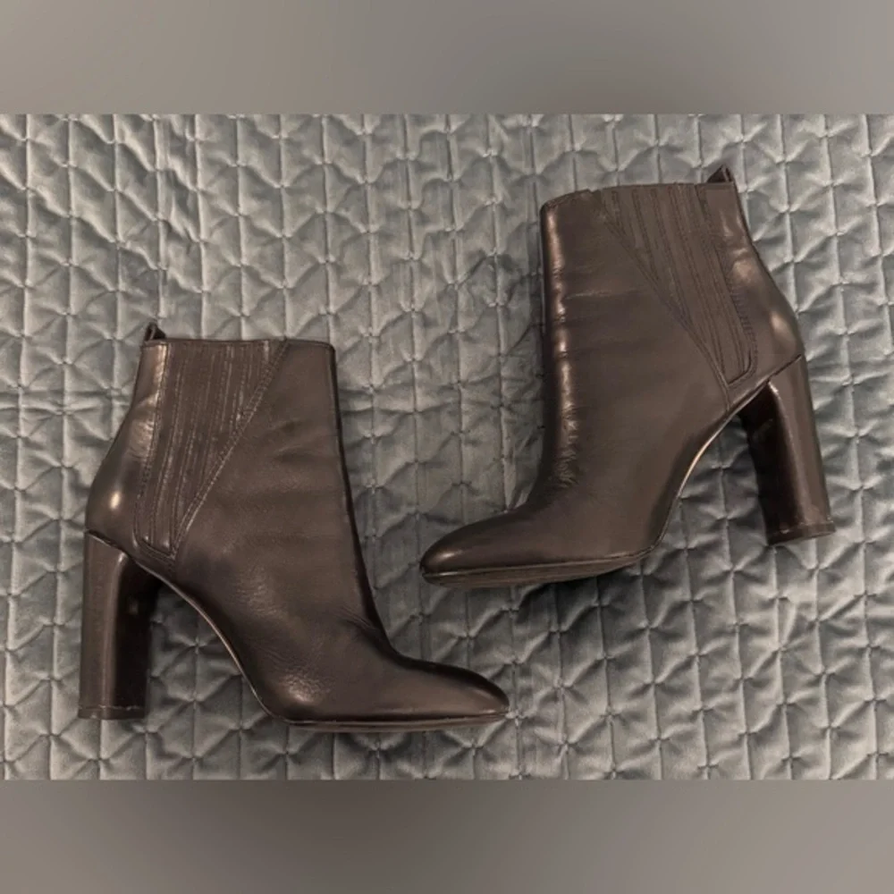 Vince Camuto Black Ankle Boots (7M)